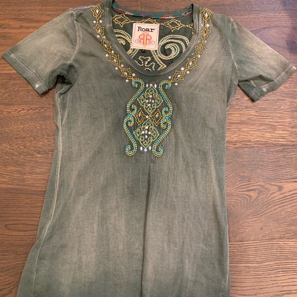 Jewel Roar T